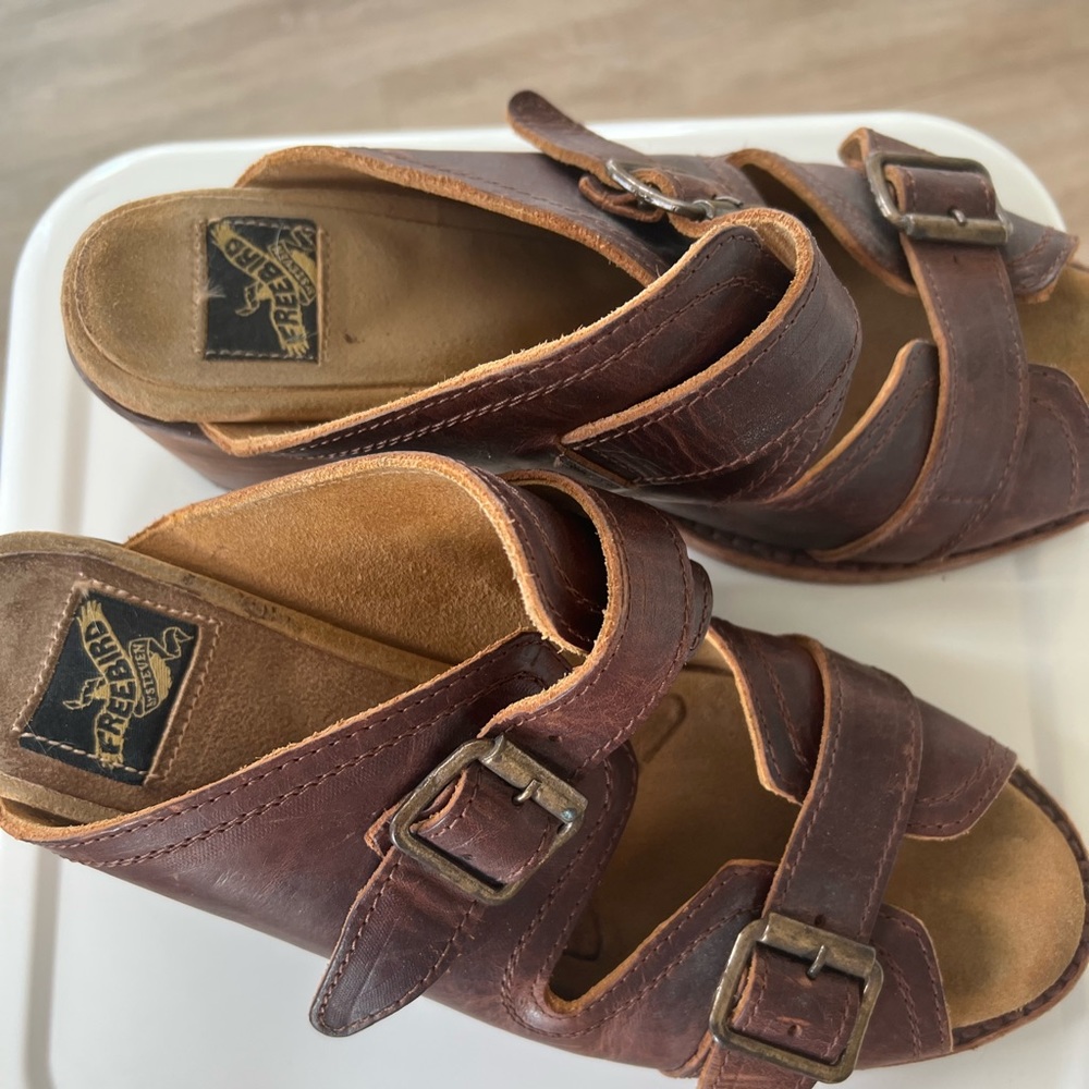 Free bird caprice cognac size 10